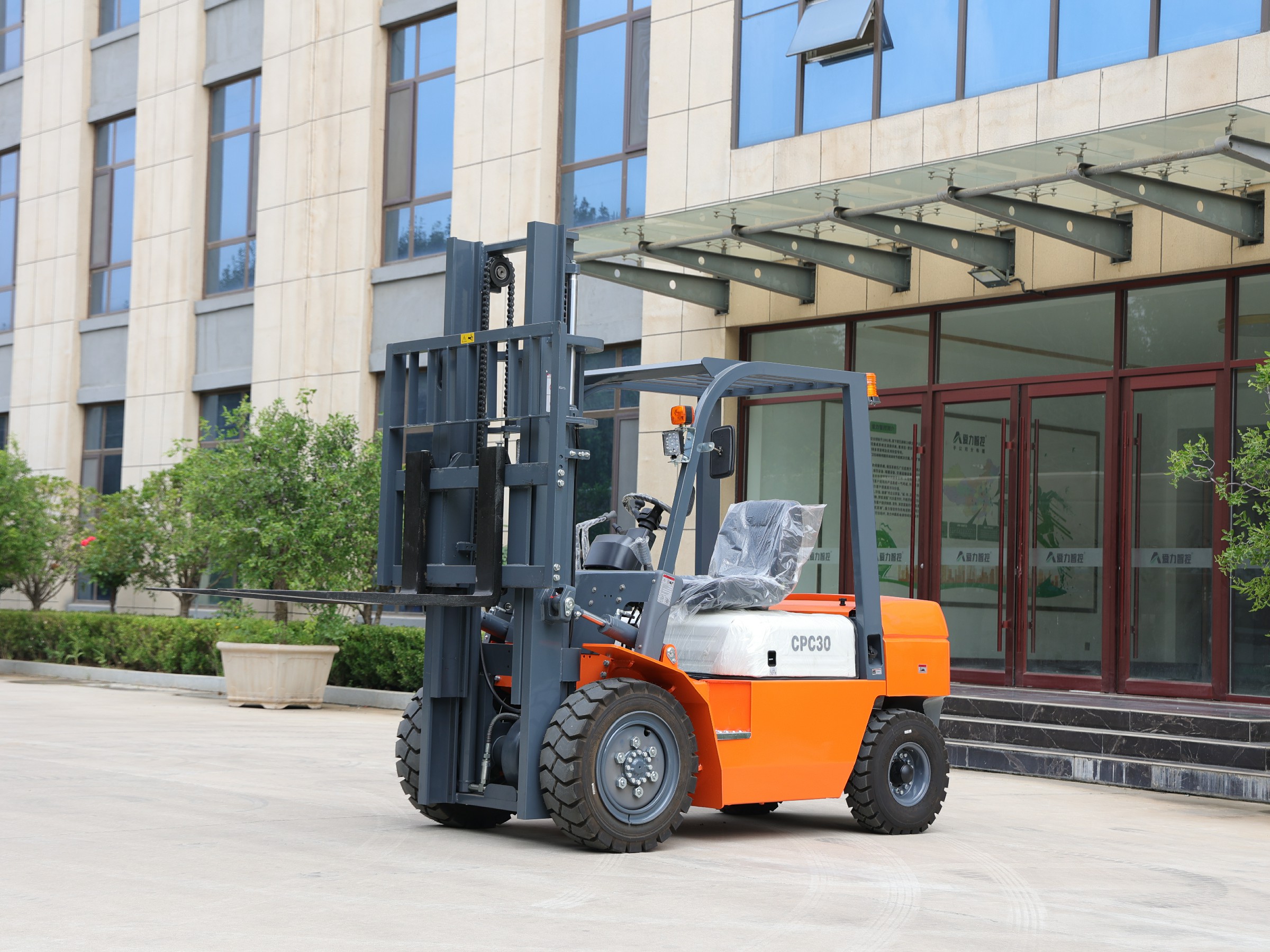 Huayee forklift parked outside an office building