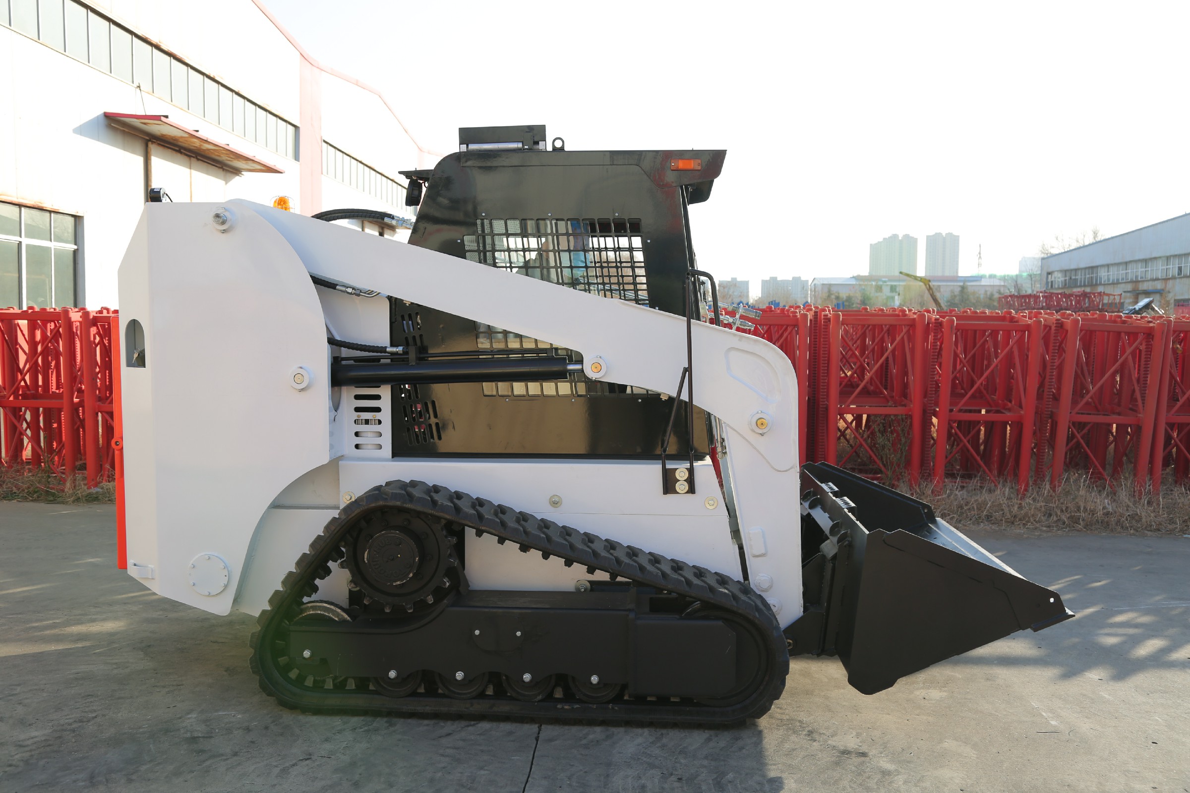 Huayee compact track skid steer with bucket attachment